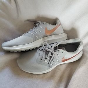 NEW Nike Run Swift sz 9